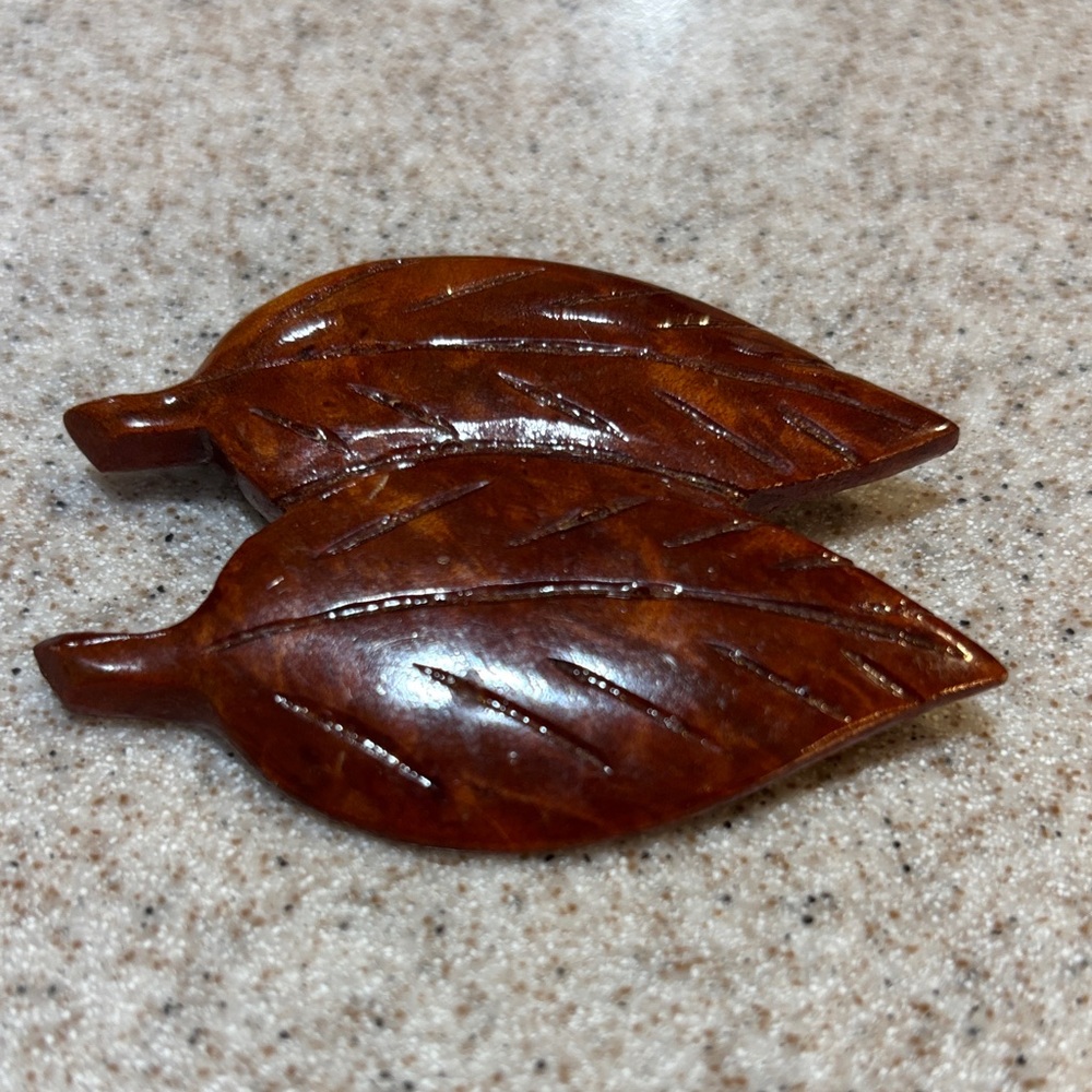 Vintage Hand Carved Wooden Leaf Brooch Brown Gold Tone OS